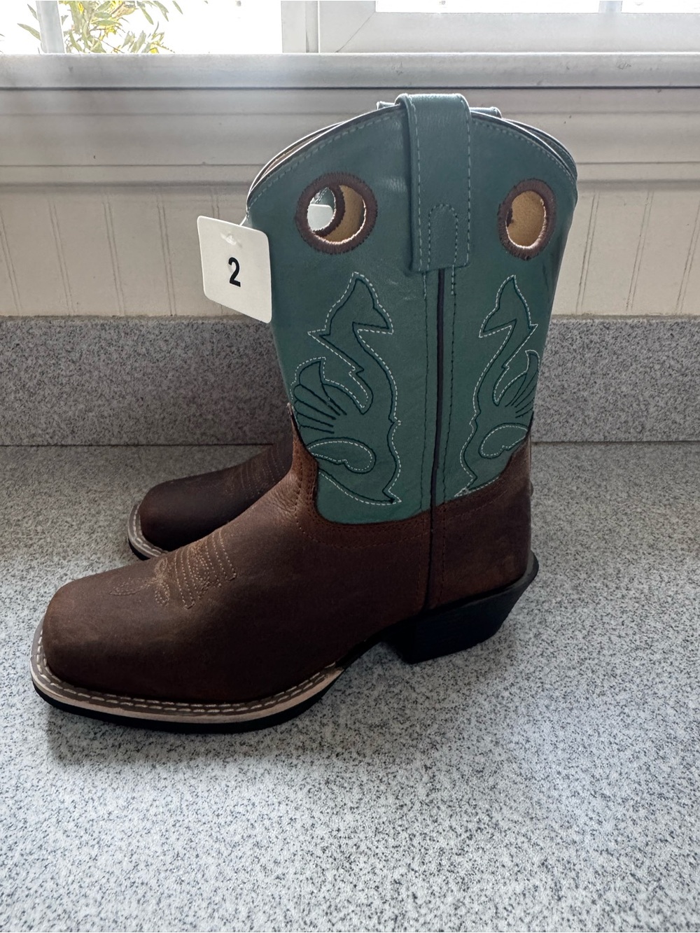 Kids cowboy boots size 2